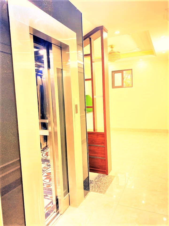5 tỷ 9 có 300m2 nhà phân lô Nguyễn Văn Cừ, gara oto, thang máy, 2 mặt thoáng, thông tứ tung