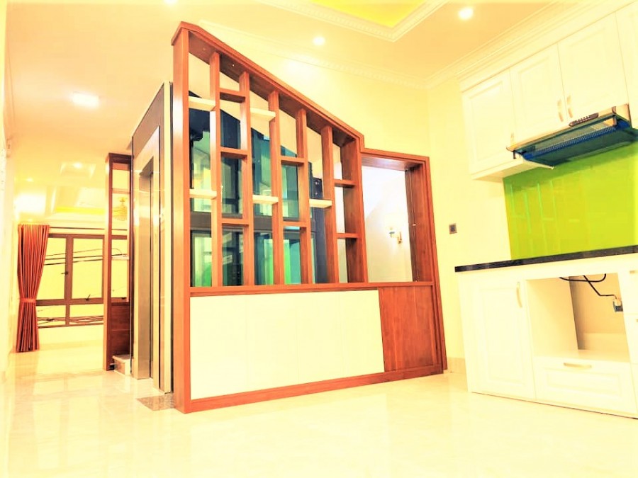 5 tỷ 9 có 300m2 nhà phân lô Nguyễn Văn Cừ, gara oto, thang máy, 2 mặt thoáng, thông tứ tung