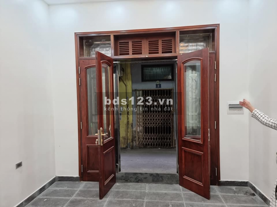 CẦN TIỀN BÁN GẤP KHU PHỐ NGUYỄN NGỌC NẠI Ô TÔ 7 CHỖ ĐỖ CỬA dt 20M MẶT PHỐ PHÂN LÔ QUÂN ĐỘI NHÀ SIÊU ĐẸP NỘI THẤT VIP