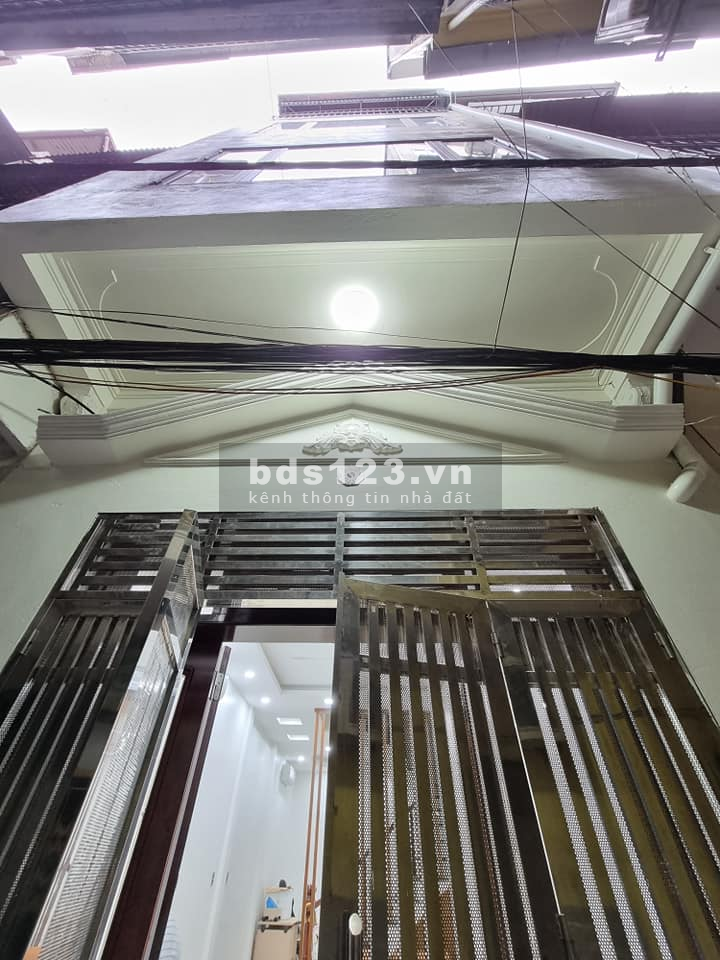CẦN TIỀN BÁN GẤP KHU PHỐ NGUYỄN NGỌC NẠI Ô TÔ 7 CHỖ ĐỖ CỬA dt 20M MẶT PHỐ PHÂN LÔ QUÂN ĐỘI NHÀ SIÊU ĐẸP NỘI THẤT VIP