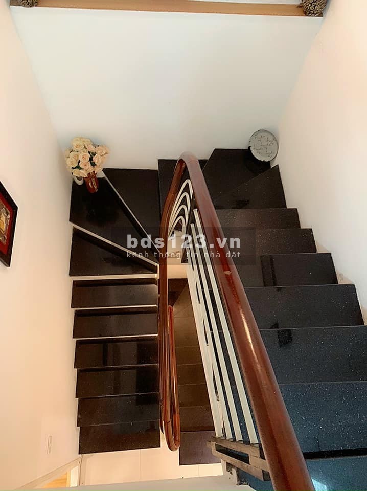 Bán Nhà Ngõ 455 LẠC LONG QUÂN, Ô TÔ ĐỖ CỔNG, dt 135m2, MT 6m, chỉ 15,5 tỷ