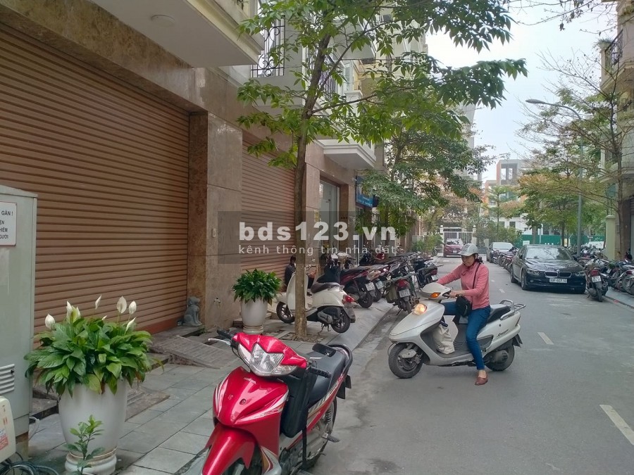Phân lô Nguyễn Huy Tưởng Ô tô Thang máy, Vỉa hè, kinh doanh, 70mX5T. MT5m, giá 17.5 tỷ