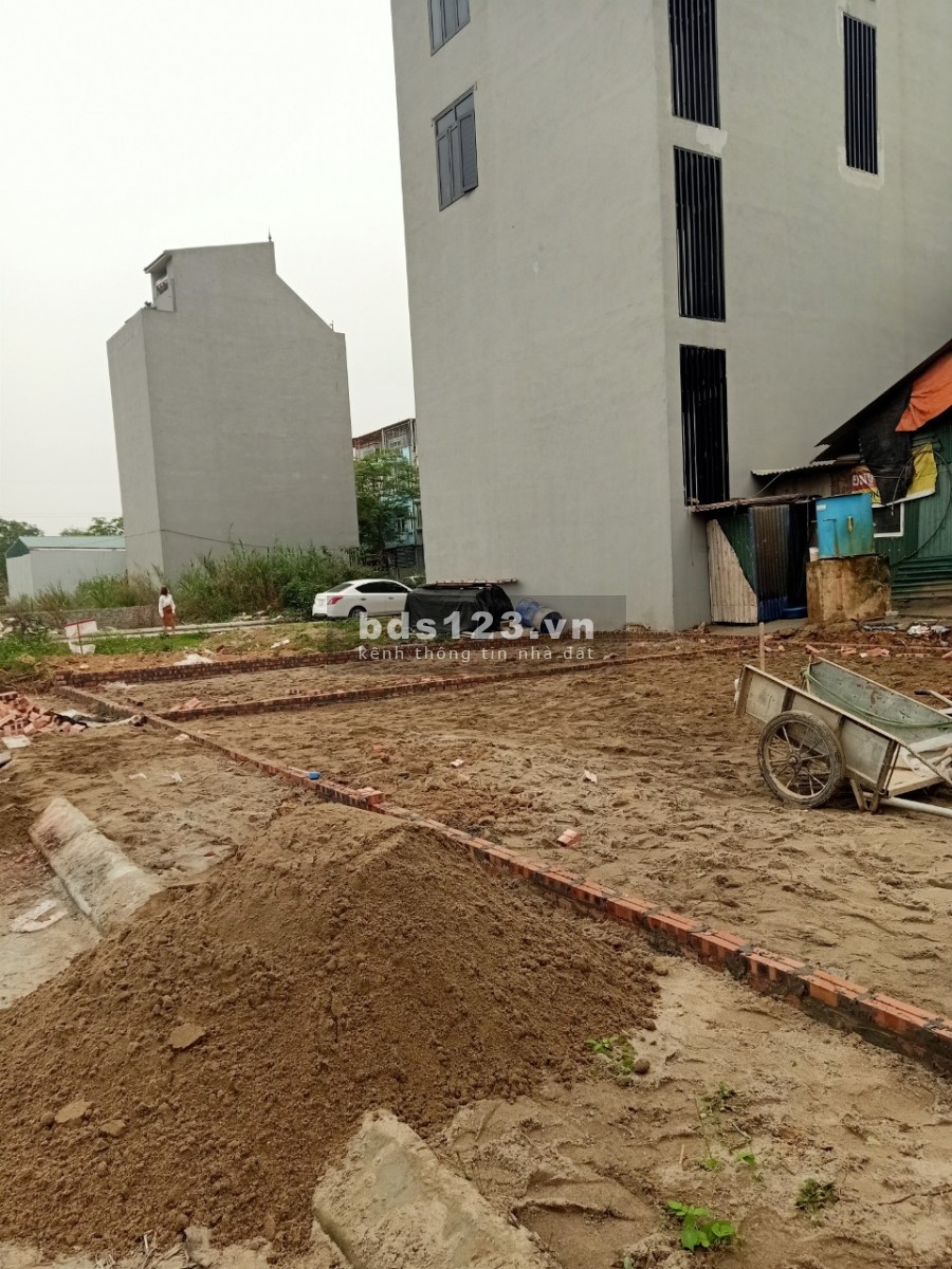 Chính chủ bán em hoa hậu khu 6.9 ha ngay gần đường Trịnh Văn Bô cách Mỹ Đình 3Km. Đường trước mặt 9m.