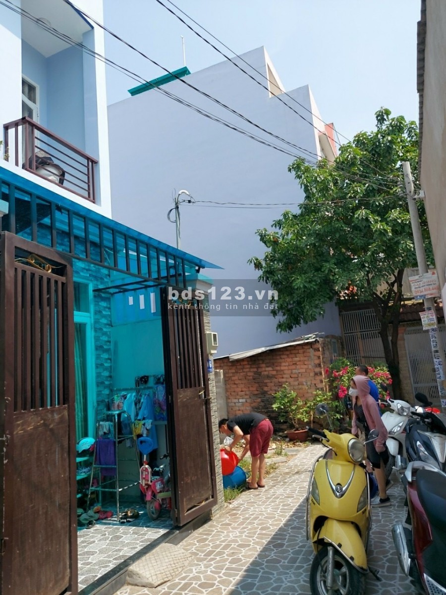 Đất TL16 dt 5 x 11m, sổ riêng, gần ngã tư ga, hướng Đông Nam