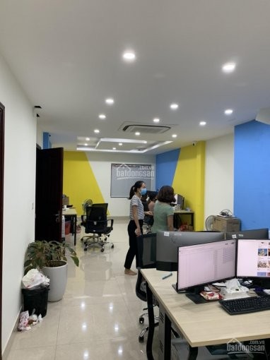 Cho thuê mặt bằng kinh doanh khúc đẹp nhất phố Hoàng Cầu