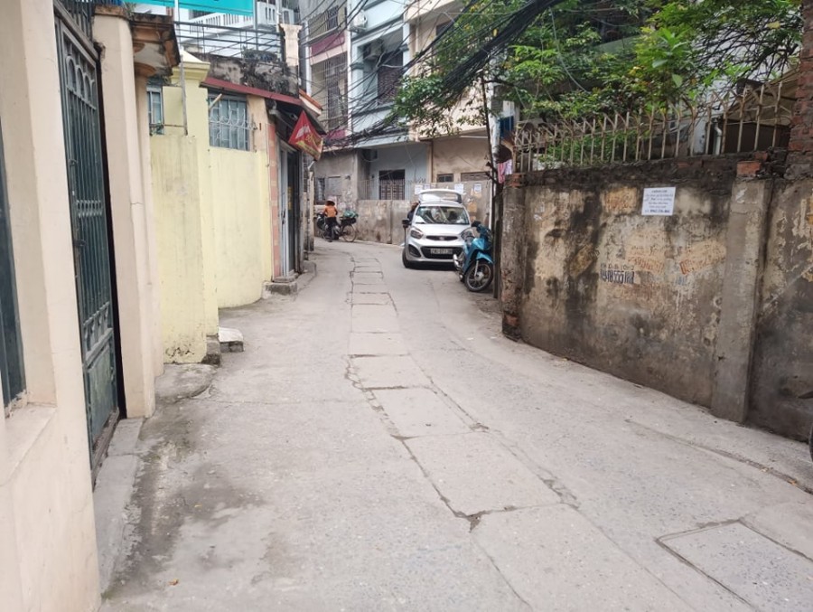 Bán đất 50m2, ngõ rộng, gần phố, sổ đẹp, chỉ hơn 4 tỷ ở Phố Cầu Giấy