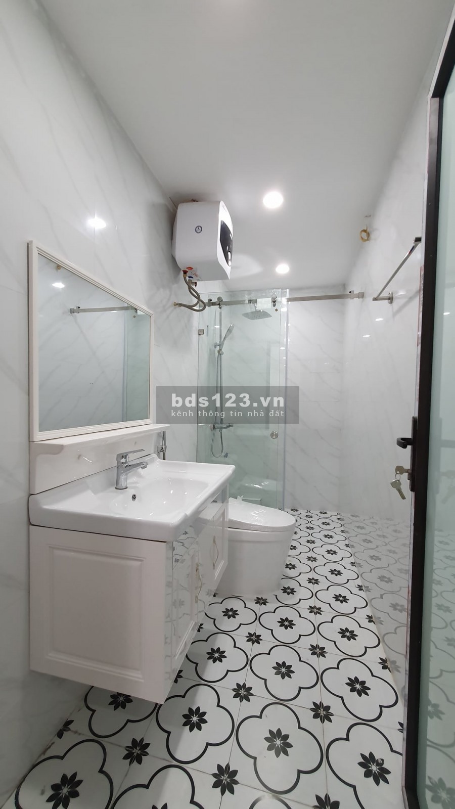 SIÊU PHẨM MẶT TIỀN RỘNG 9.5M, 42M2 X 5T, GẦN NGÃ TƯ XÃ ĐÀN, GIÁ SỐC 3,95 TỶ.