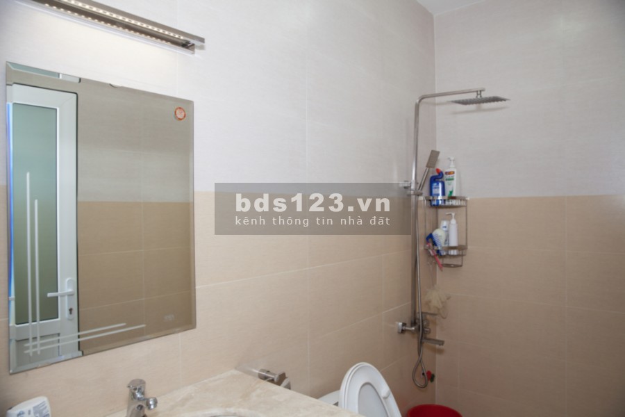 Định cư Mỹ, bán nhà Đường Bàu Cát Hẻm xe hơi 32m2 4 tỷ thương lượng.