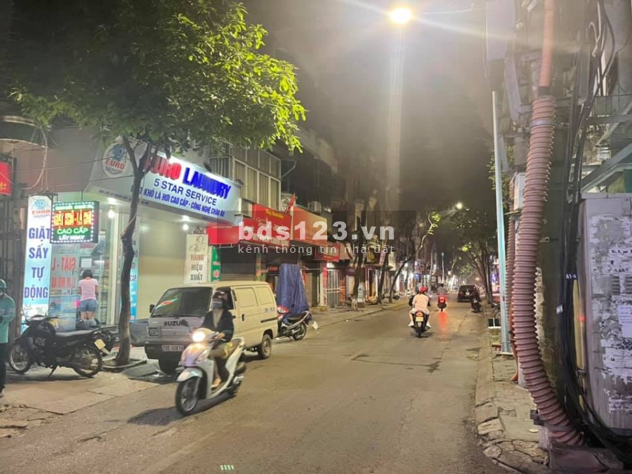Nhà Mặt Phố Nghĩa Tân, ô tô tránh, vỉa hè, kinh doanh, 52m2 x 3T, 12.4 tỷ