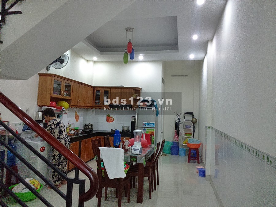 Chính chủ cho thuê nhà nguyên căn quận 7 gần vòng xoay Tân Thuận