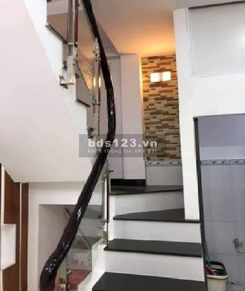 Bán gấp nhà Ba Tháng Hai Quận 10 giá 4.6 tỷ 3 tầng thương lượng