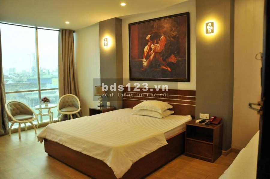 Sang nhượng khách sạn 22p Mặt tiền Đường Cộng Hòa, P.13, Q.Tân Bình. DT: 6 x 30m, 3 lầu