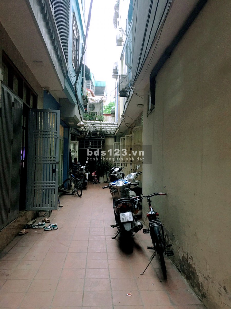 Hơn 2 tỷ có nhà 4 tầng, trước nhà 3m, dân trí cao.
