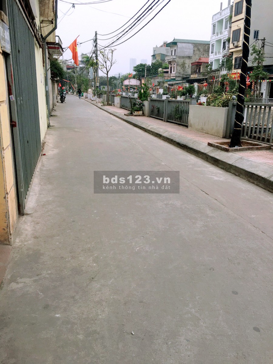 Hơn 2 tỷ có nhà 4 tầng, trước nhà 3m, dân trí cao.