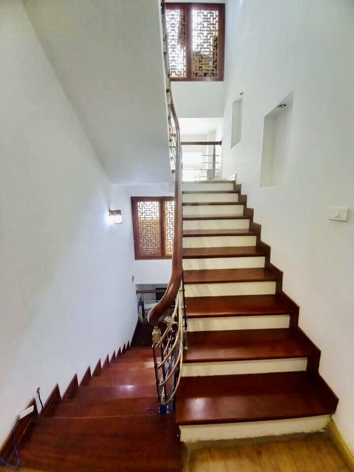 SIÊU PHẨM TRONG TRANH NHÀ TRUNG KÍNH CỰC ĐẸP HIẾM 68m2, Ô TÔ VÀO NHÀ,THANG MÁY CHỜ 0847776655 .