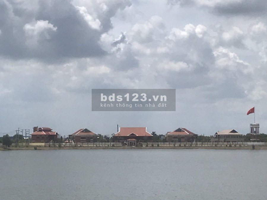 Bán đất trong khu du lịch sinh thái, khu dân cư hiện hữu, đức hòa Long An. DT: 80m2, giá 1.2 tỷ.