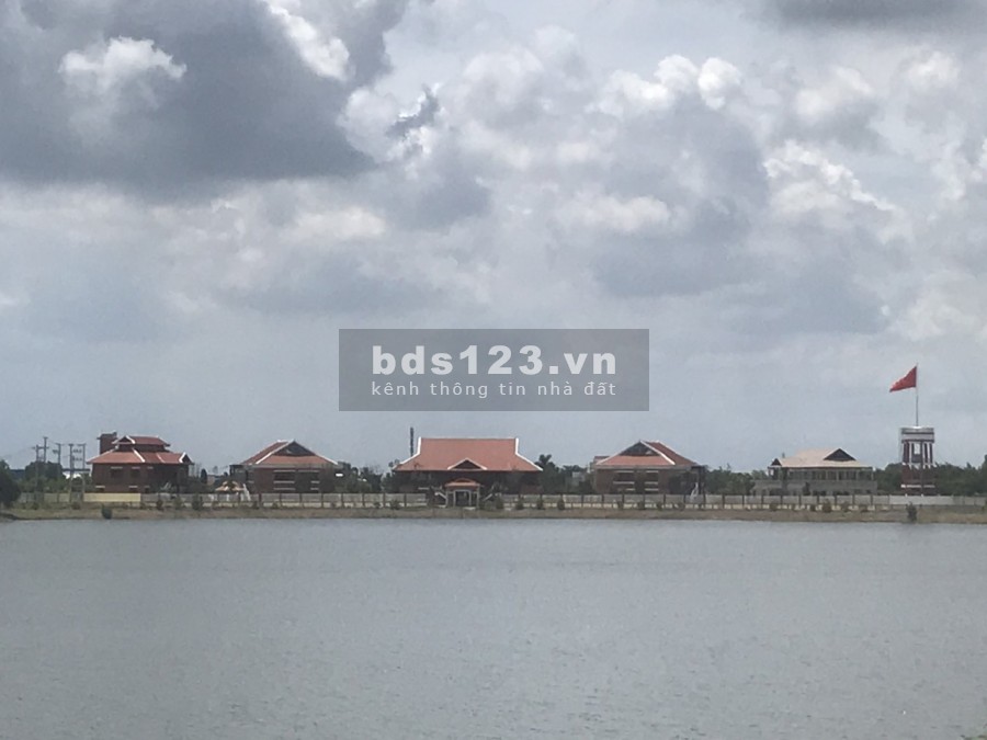 Bán đất trong khu du lịch sinh thái, khu dân cư hiện hữu, đức hòa Long An. DT: 80m2, giá 1.2 tỷ.