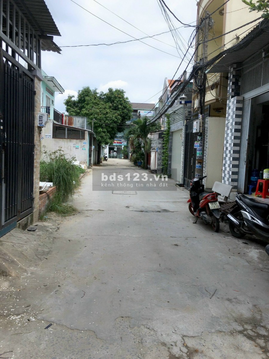 Nhà lên Tp sinh sống, bán miếng đất 120m2, MT đường Nguyễn Hữu Trí, TT Bến Lức, Giá 700tr, SHR