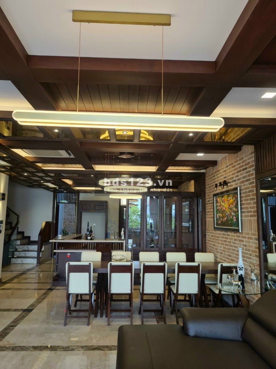 BÁN VILLAS PHÚ MỸ HƯNG - HẦM TRỆT 2 LẦU ST có Thang máy. Nhà Full Nội Thất mới 100%. Giá 40 tỷ