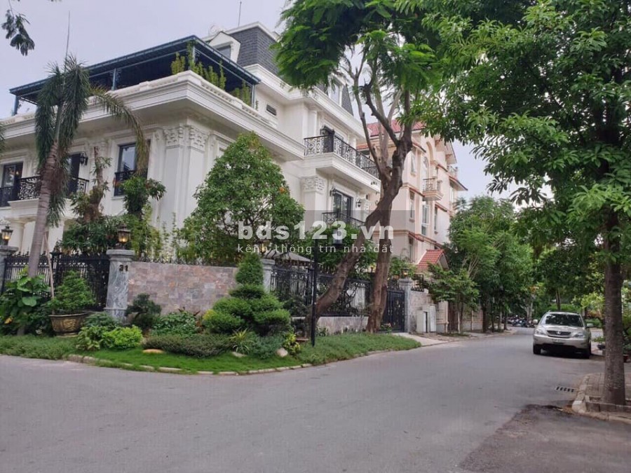 Villas Phú Mỹ Hưng - Góc 2 mặt tiền. DTCN 339m2 . Tuyệt mỹ kiến trúc hiện đại 66 tỷ