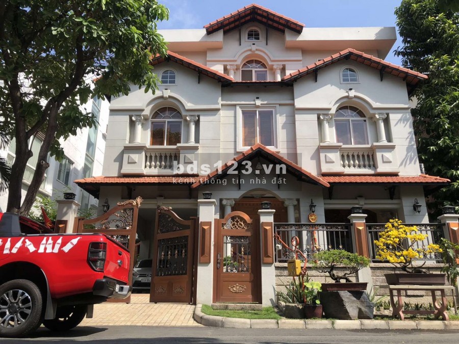 Villas Phú Mỹ Hưng - Khu Nam Quang Diện tích 15 x 18m. Kiến Trúc Cổ Điển Giá 62 tỷ