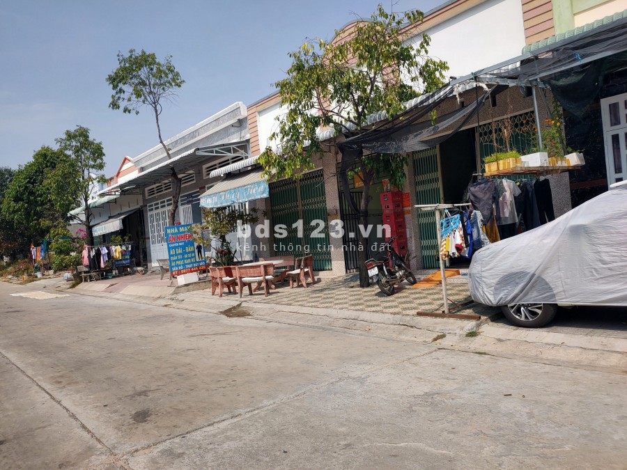 Bán Ngộp 2 dãy trọ 300m2 chính chủ sổ hồng 100% Nằm trong khu CN