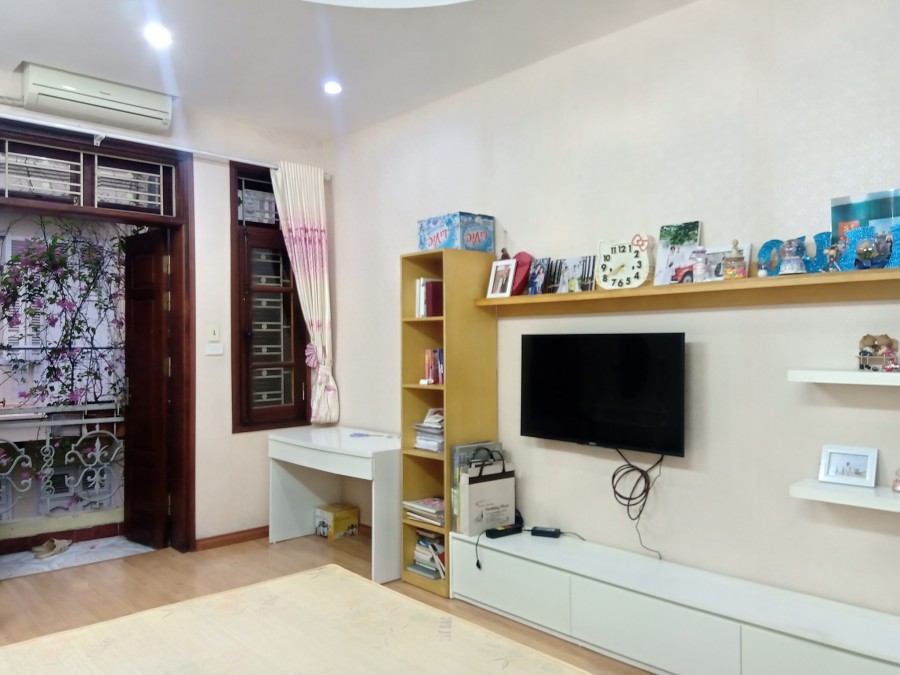 Nhà Đẹp Cầu Giấy Kinh Doanh Văn Phòng Ô tô Vào Nhà, 75m, 4 Tầng, Giá 8.5 Tỷ