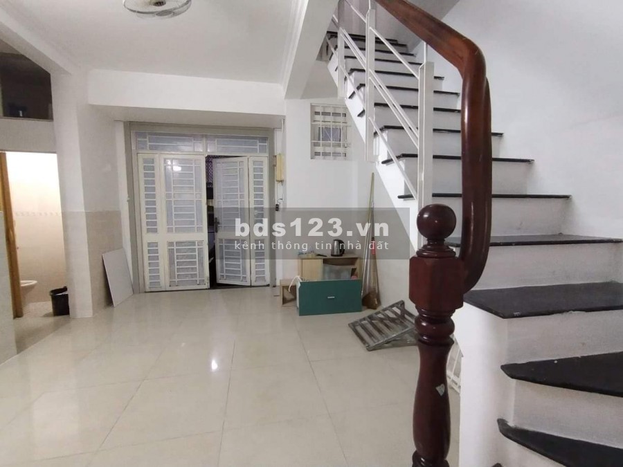 Nhà bán CÁCH MẠNG THÁNG 8, QUẬN 3. Nhà 3 tầng chỉ 2,05 tỷ (TL).