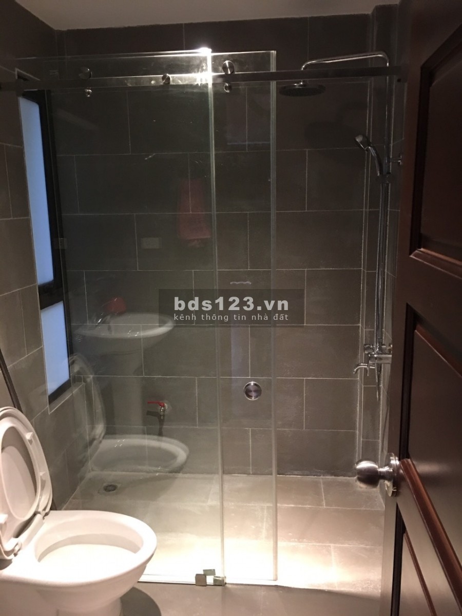 DO CHUYỂN CÔNG TÁC NÊN BÁN NHÀ ĐẸP 5 TẦNG ÔTÔ ĐỖ CỬA, 5p TỚI PHỐ ĐI BỘ, GẦN Aeon MALL.
