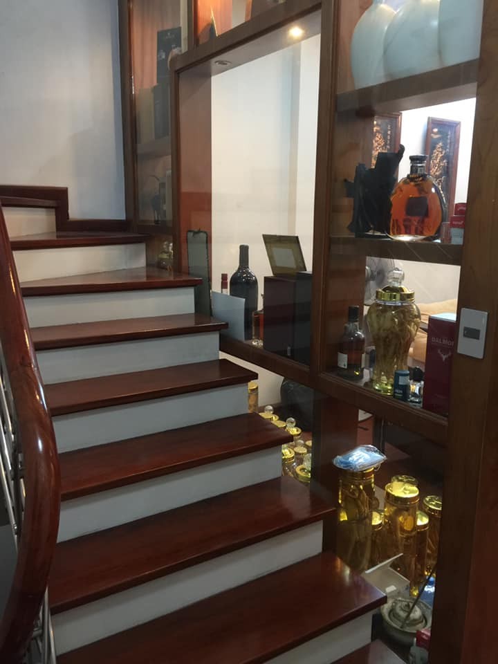 Bán Nhà 41m2 x 5 Tầng, Ô Tô Tránh, Kinh Doanh Phố Trần Quốc Hoàn Nhỉnh 8 Tỷ.