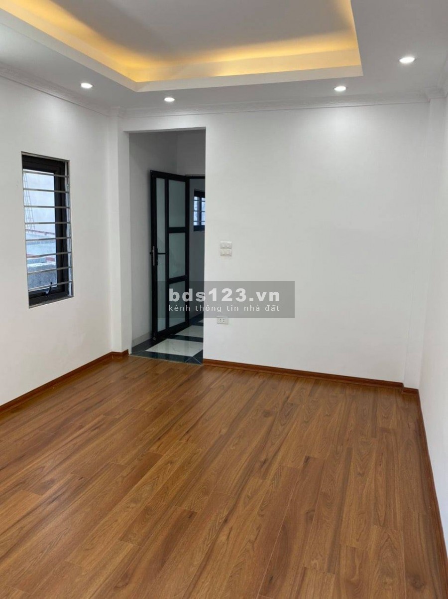 Nhà phân lô Ngõ 218 Lạc Long Quân Trích Sài: 5 Tầng, giá 2,98 tỷ
