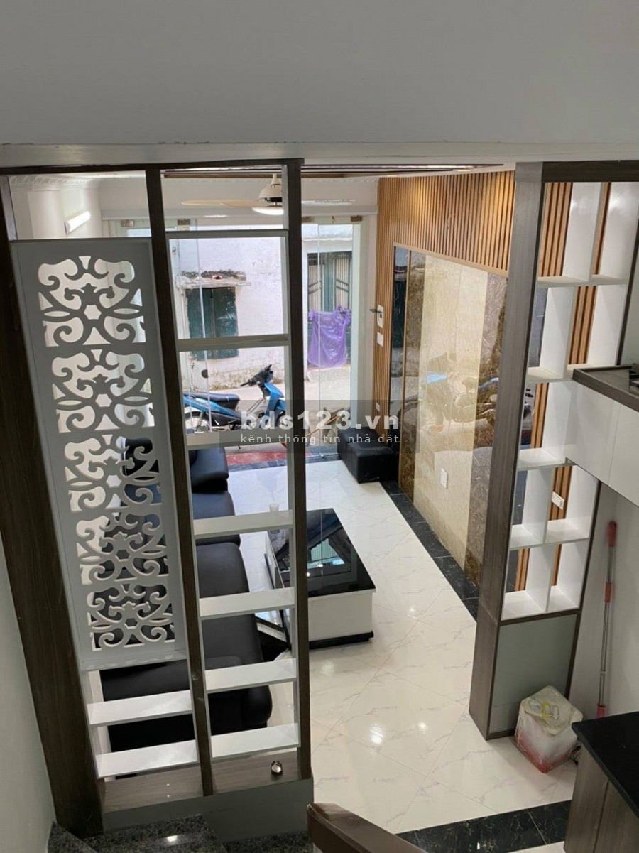 Nhà phân lô Ngõ 218 Lạc Long Quân Trích Sài: 5 Tầng, giá 2,98 tỷ