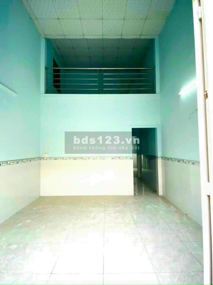 Nhà cấp 4 đang cho thuê có gác đúc, TT Hóc Môn Hóc Môn, 56m2, 900tr