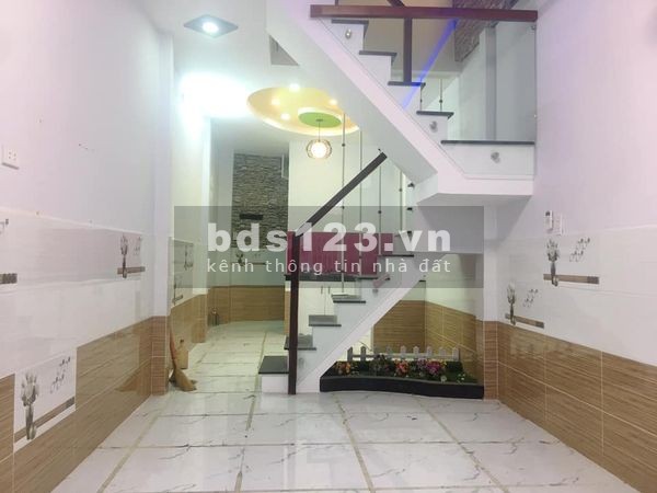Chỉ 3,9 Tỷ có ngay nhà lô góc, sân rộng để xe CMT8, Quận 10 901336567
