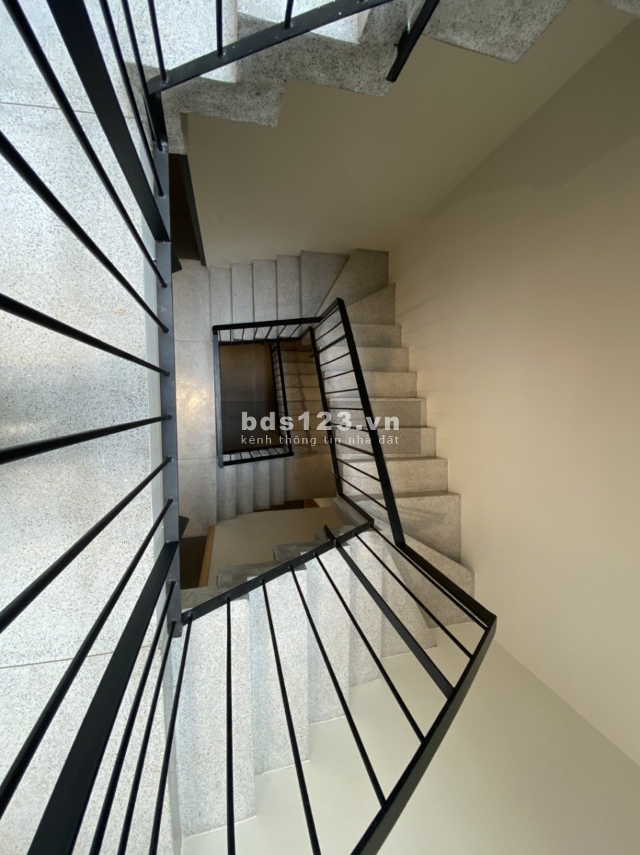 BÁN NHÀ MẶT TIỀN ĐƯỜNG BÙI TRANG CHƯỚC 4 TẦNG, MÊ ĐÚC lh 0947455591