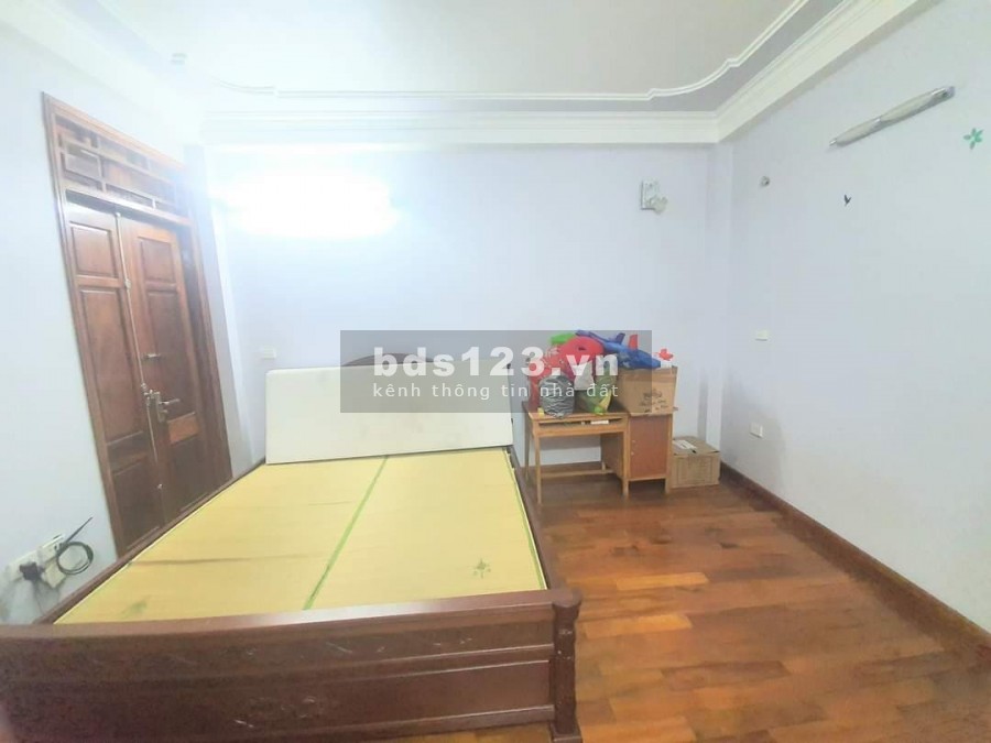 Cực hiếm, bán nhà PHỐ MINH KHAI 39m2 5tầng giá 2.9 tỷ. Về ở luôn.