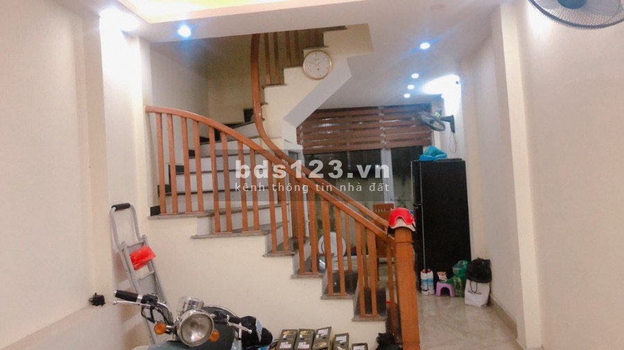 Cần bán gấp căn nhà HXH đường Hoàng Hoa Thám - Bình Thạnh chỉ 100tr/m2. LH: 087.193.102