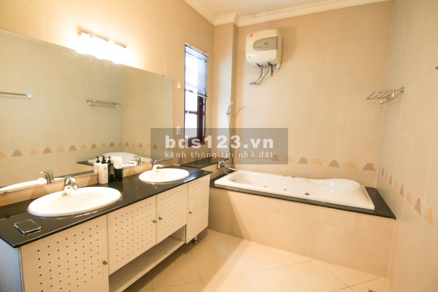 Cho Thuê Villa Hồ bơi sân vườn 250m2 đầy đủ nội thất Nguyễn văn hưởng Thảo Điền Quận 2 MS:42