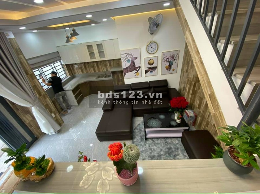 Bán nhà Mùa Covid Đường Cách Mạng Tháng Tám, Quận 10. Diện tích 25m2 chỉ 2.78 tỷ