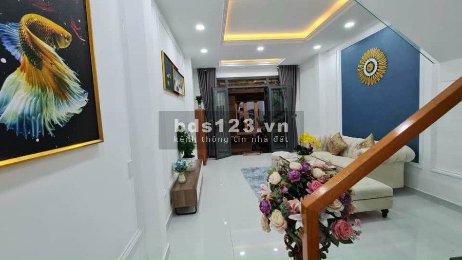 Đi Du Học Cần Bán gấp nhà Lý Thái Tổ Quận 10 Diện tích 26m2 chỉ 2.7 tỷ