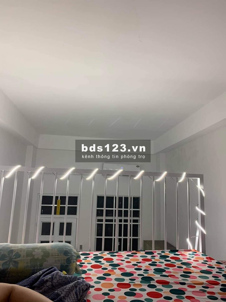 Cho thuê chung cư mini kế bên Gigamall Thủ Đức 30m2 có bancong view sông, phòng máy lạnh.