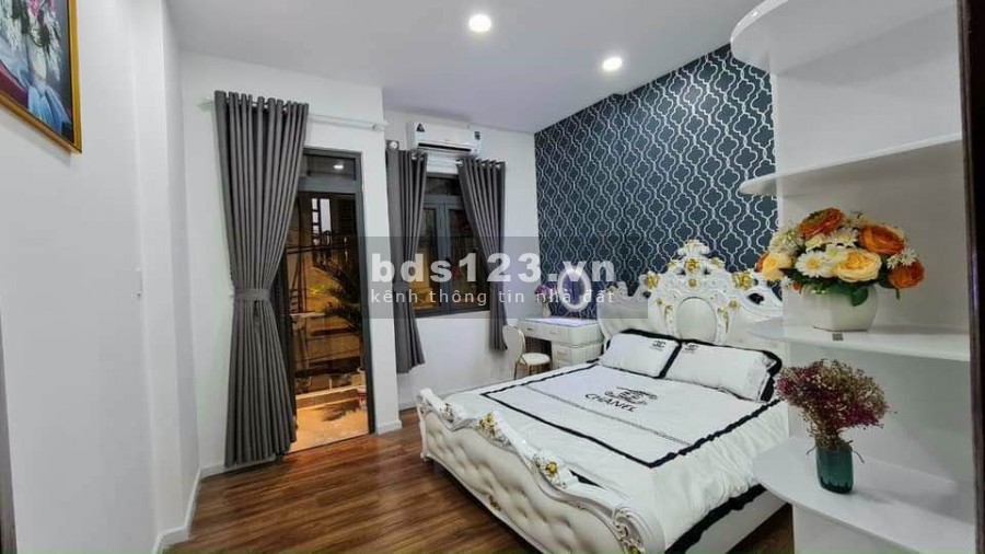 Đi Du Học Cần Bán gấp nhà Lý Thái Tổ Quận 10 Diện tích 26m2 chỉ 2.7 tỷ