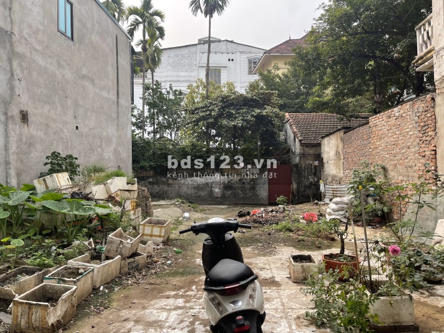 Bán đất thổ cư 132m2 sổ đỏ chính chủ, 2 mặt ngõ mặt tiền 11m hướng nhà Tây Bắc- Đông Nam