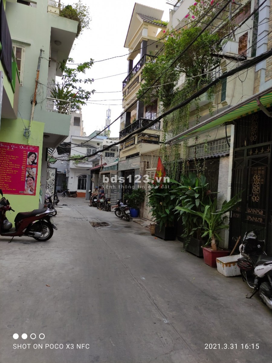 Bán nhà trung tâm Quận Tân Phú chỉ nhỉnh 3 tỷ, xe hơi đỗ cửa, 40m2.