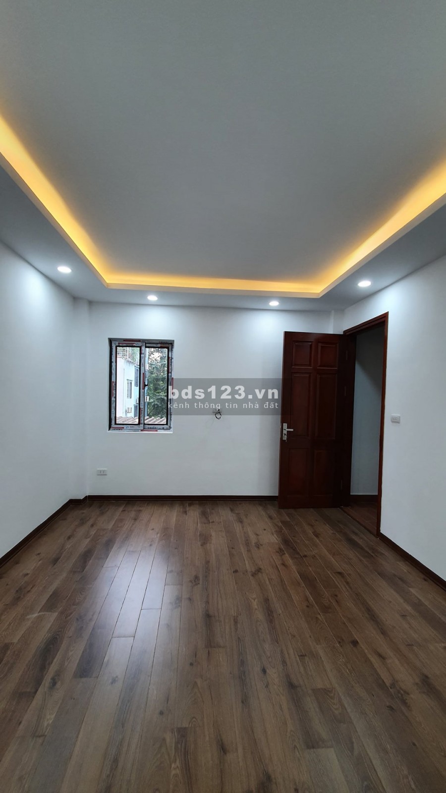 Cấp bán nhà Tây Sơn, ngõ 3 gác, sát taxi đỗ 52m2x5TxMT6.5m, 3.95tỷ