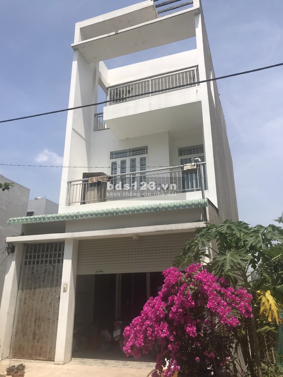 Bán nhà 1 trệt 2 lầu dự án Đông Dương, đường BOT Phú Hữu DT 100m2 giá 5.4 tỷ