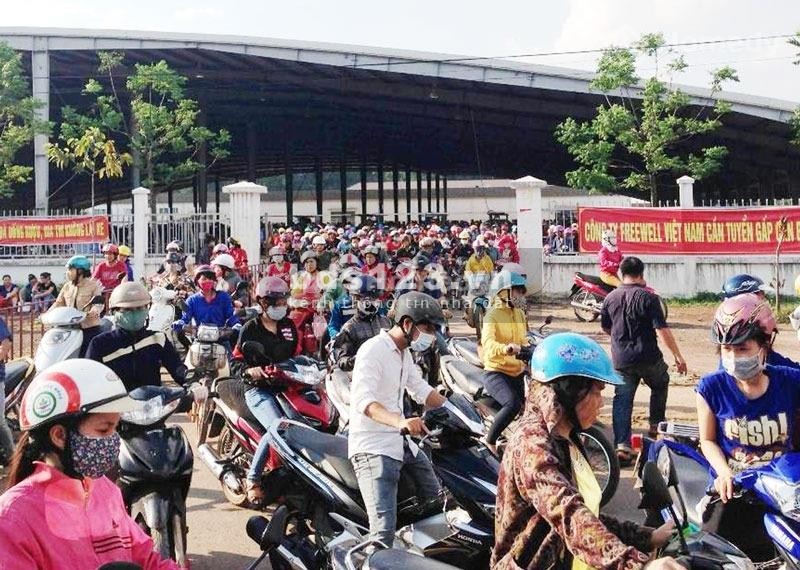 Cần bấn gấp Lô góc 2 măt tiền đường vào khu cn Bắc Đồng Phú, thích hợp xây nhà ở, quán ăn.