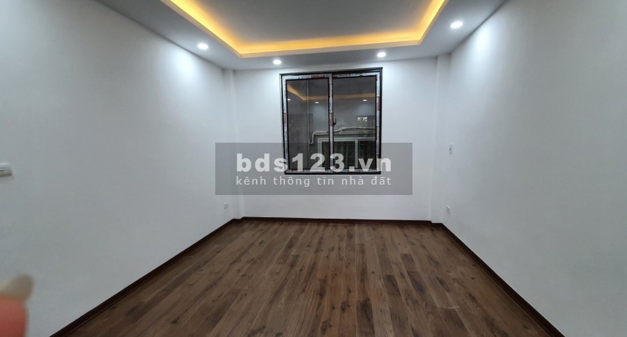 Cấp bán nhà Tây Sơn, ngõ 3 gác, sát taxi đỗ 52m2x5TxMT6.5m, 3.95tỷ
