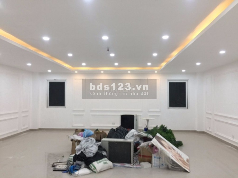 Cho thuê toà nhà văn phòng mặt ngõ phố Xã Đàn, ngõ rộng ô tô tránh