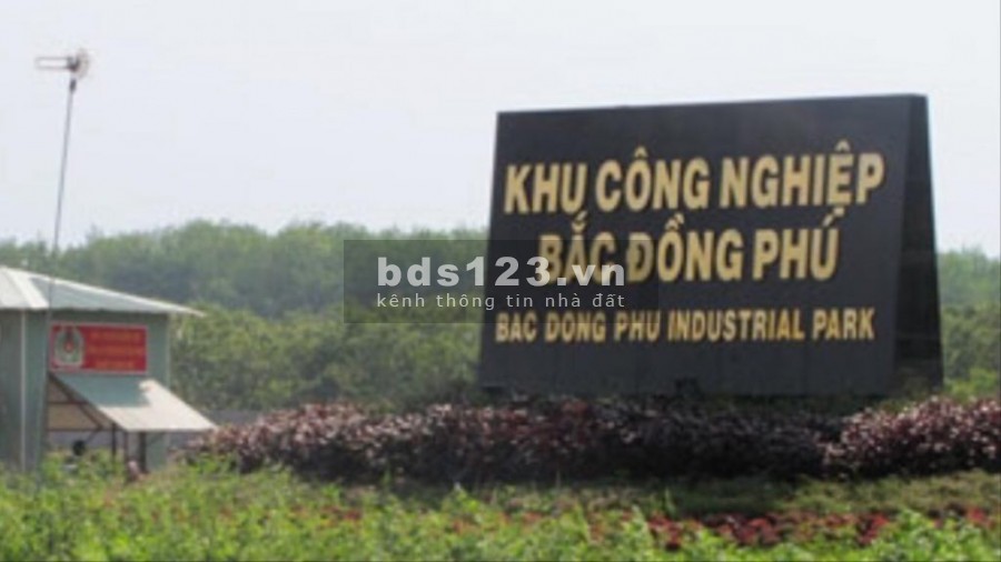 Cần bấn gấp Lô góc 2 măt tiền đường vào khu cn Bắc Đồng Phú, thích hợp xây nhà ở, quán ăn.
